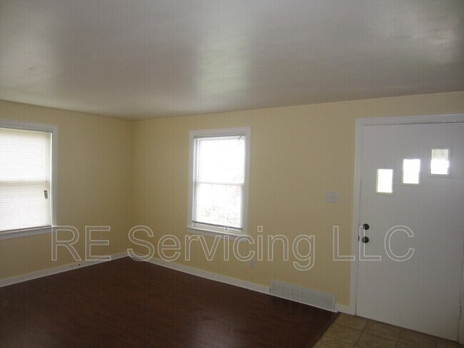 Building Photo - 2411 Webster Ave