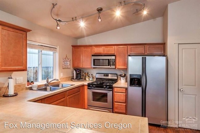 Building Photo - 2 br, 2 bath House - 3117 Black Butte Lane