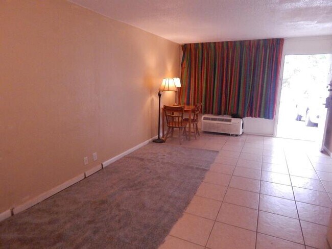 Foto del edificio - Rent includes water, electric, trash
