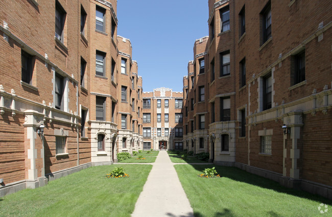 Patio - 5123-5135 S University Ave