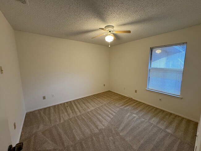 Foto del edificio - Midway ISD Duplex