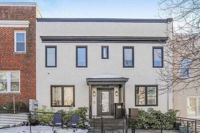 Foto del edificio - 1219 Queen St NE
