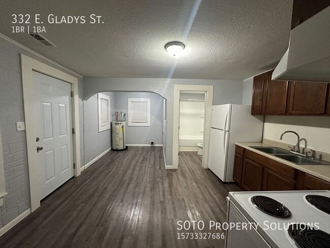 Building Photo - 332 E Gladys St