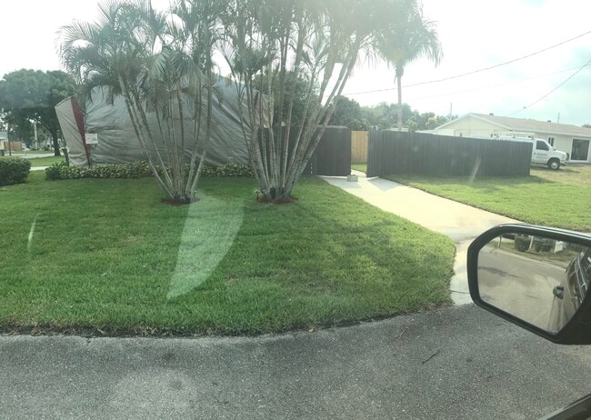 Foto del edificio - 1818 Meadow Ct