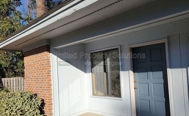 Foto del edificio - 108 N Kerr Ave