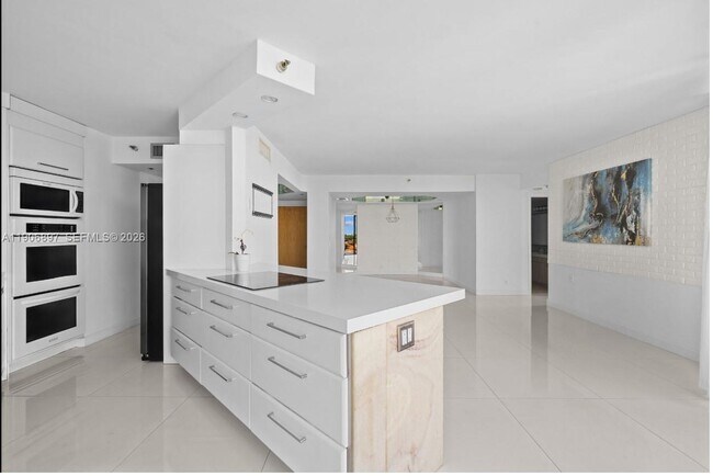 Foto del edificio - 3610 Yacht Club Dr