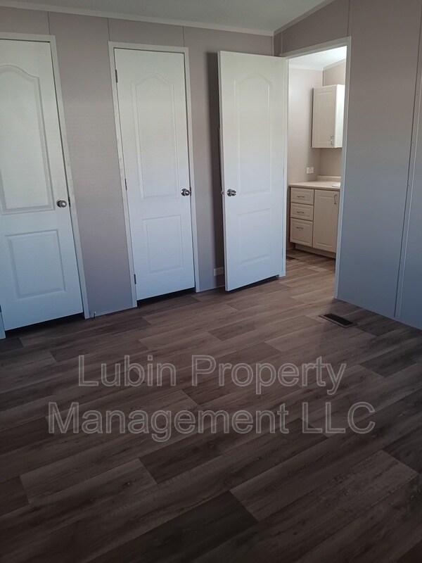 Building Photo - 2 2nd St