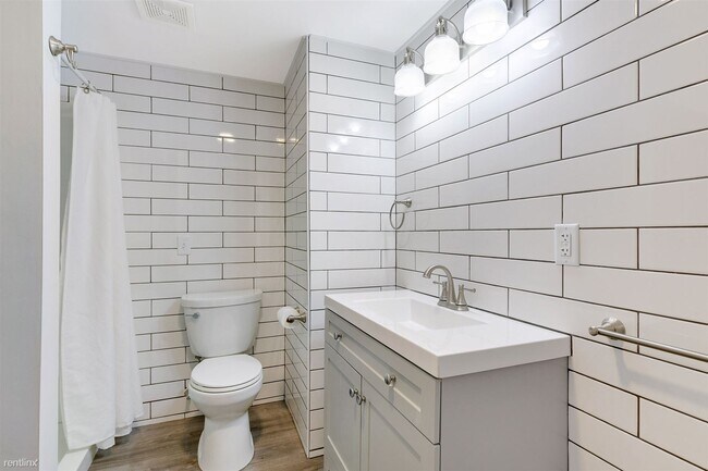 Building Photo - 3 br, 2 bath Duplex - 3996 Brunswick Avenu...