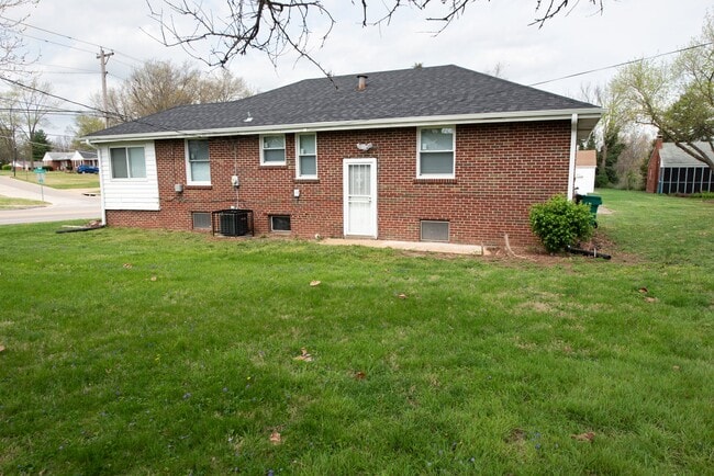 Photo - 956 Fontaine Pl House