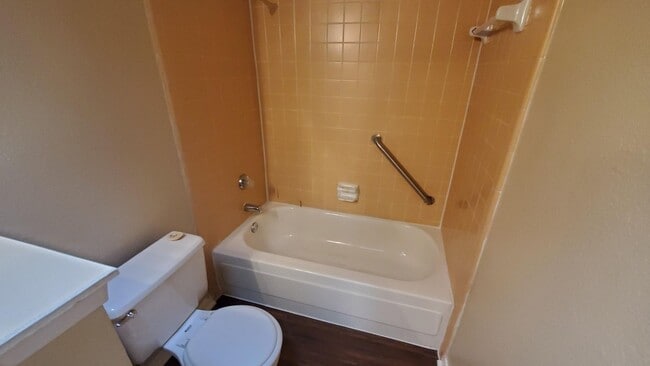 Building Photo - 2 bedroom 2 bath Duplex in Rowlett!