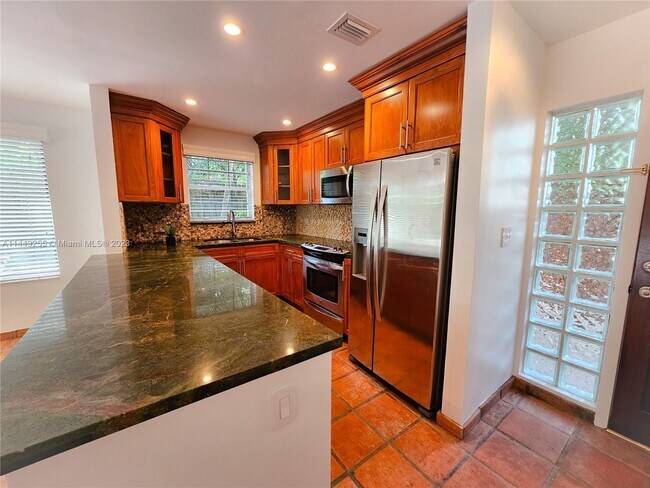 Foto del edificio - 2989 Bridgeport Ave