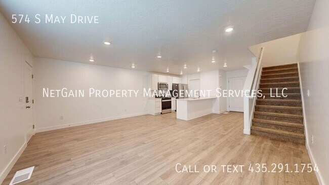 Foto del edificio - 574 May Dr