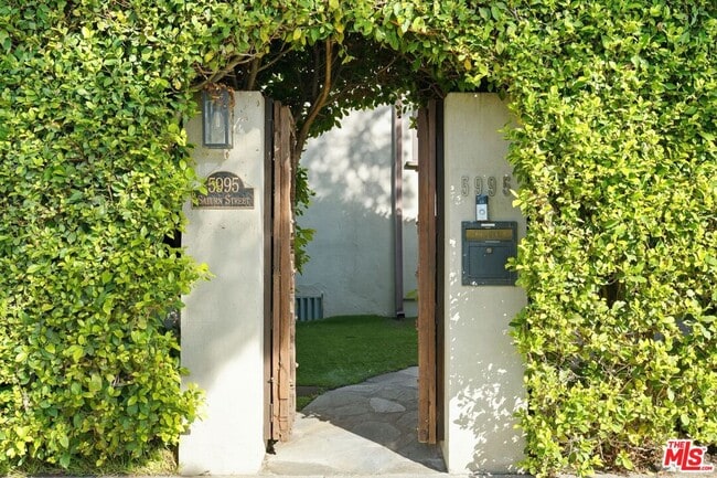 Foto del edificio - 5995 Saturn St