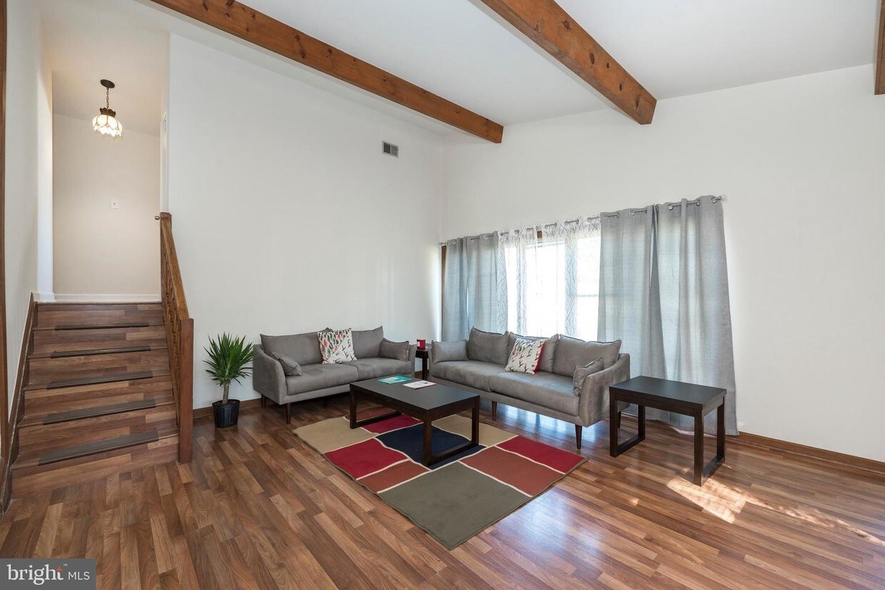 Foto principal - 1642 Sylvan Dr