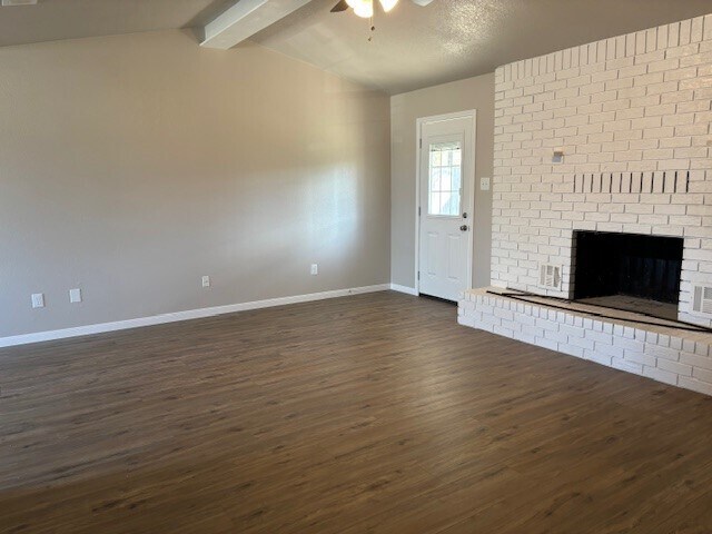 Foto del edificio - 2404 Hidden Hill Dr