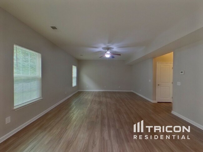 Foto del edificio - 246 Bridgeport Rd