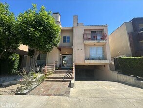 Building Photo - 13508 Moorpark St