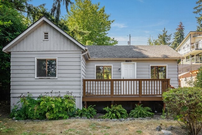 Photo - Charming 1 BD 1 BA cottage nestled on a be... House
