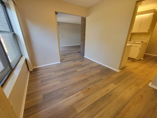 Building Photo - Sunny and Quiet Garden Level 3 bed, 2 bath condo in a convenient East Boulder neighborhood.