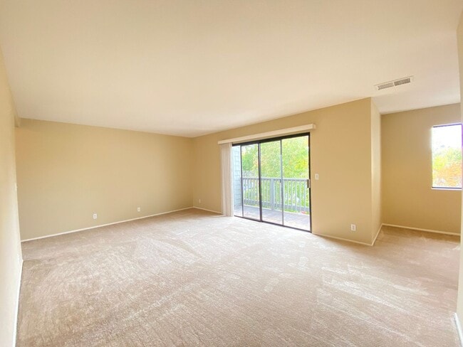 Building Photo - Benicia Highlands Community, 2 bedroom Ups...