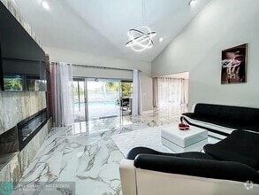 Building Photo - 2060 Amesbury Cir