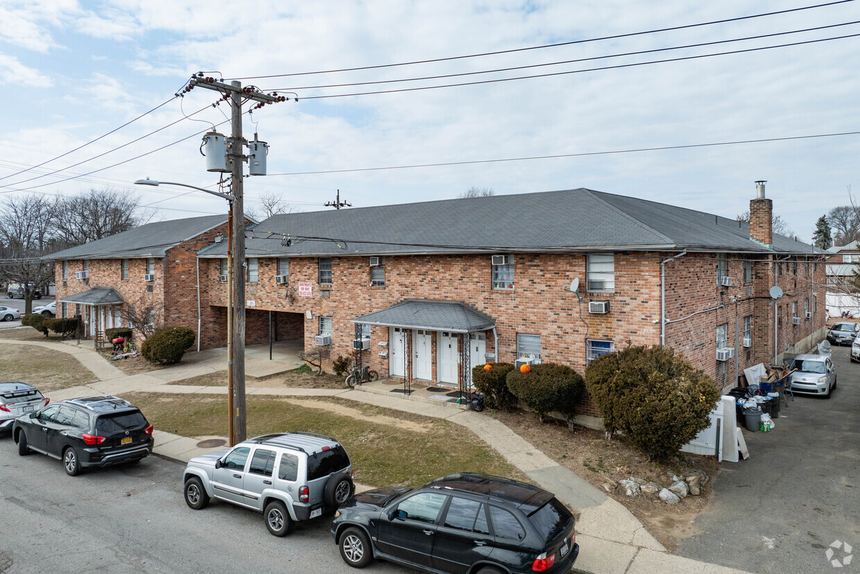 Primary Photo - 21 Old Mill Rd