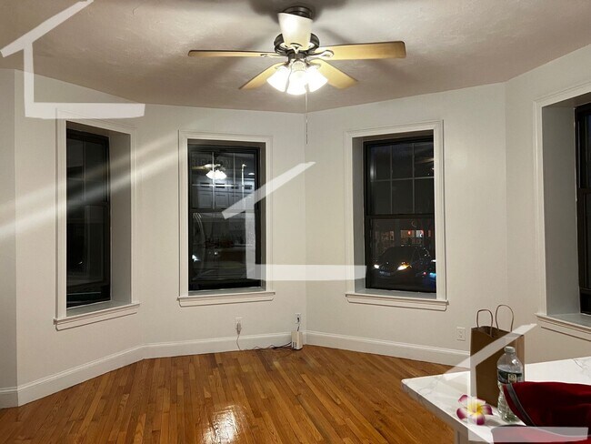 Foto del edificio - SEPT RENOVATED 3 bed at Packard's Corner! ...