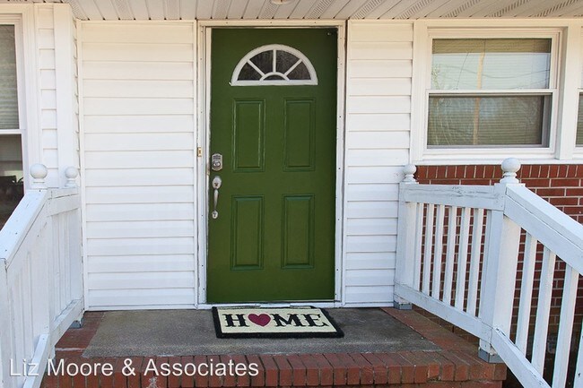 Building Photo - 3 br, 1.5 bath House - 152 Saunders Road
