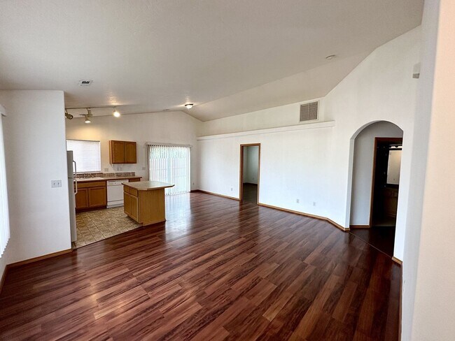 Building Photo - Welcome to Your New Home in West Pasco!