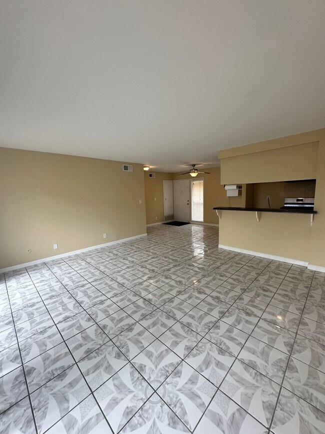 Building Photo - UPSTAIRS 1 BEDROOM CONDO FOR LEASE- GATED ...