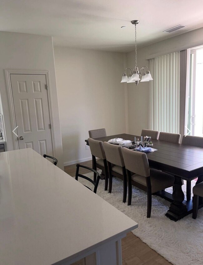 Building Photo - Lovely 3 Bedroom / 2 Bathroom for rent $2,600