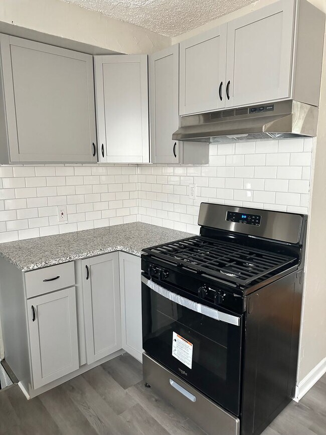 Building Photo - 3 bdrm with finished basement!