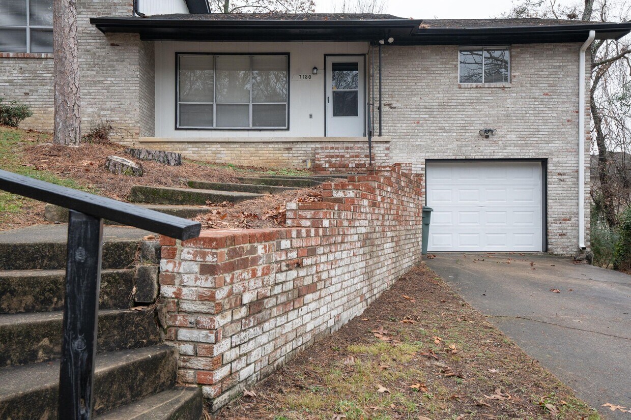 7180 Holland Ln, Chattanooga, TN 37421 Townhome Rentals in