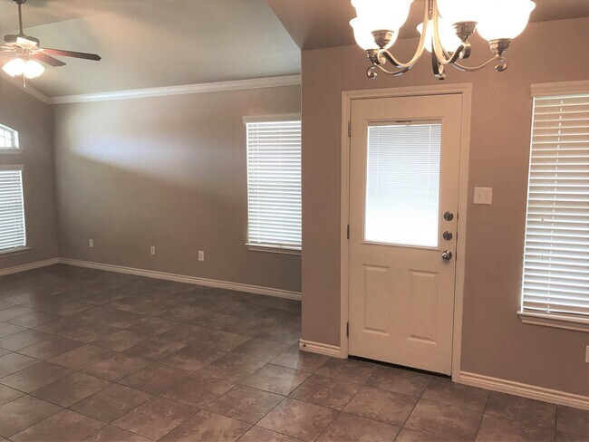 Building Photo - Beautiful 3bed/2bath Duplex near Clear Creek to Fort Hood!