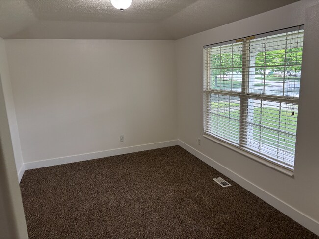 Building Photo - 457 S 1810 W