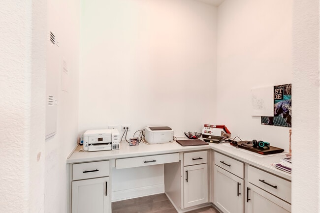 Building Photo - 2824 Stone Branch Dr