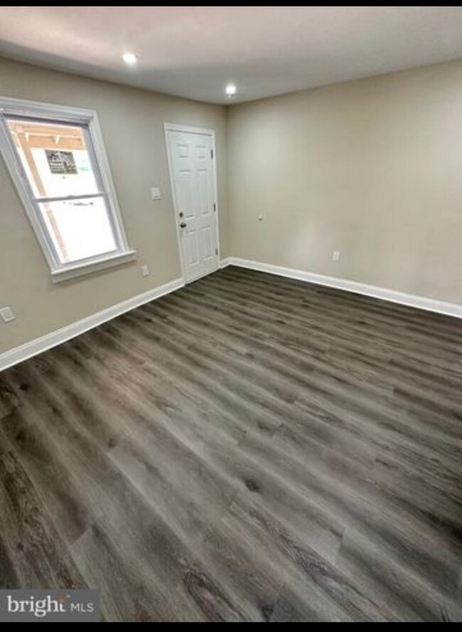 Building Photo - NEWLY RENOVATED 3 BED 3 BATH HOME