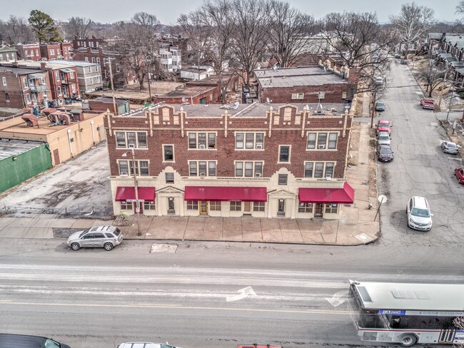 Foto del edificio - 4062 S Grand Blvd