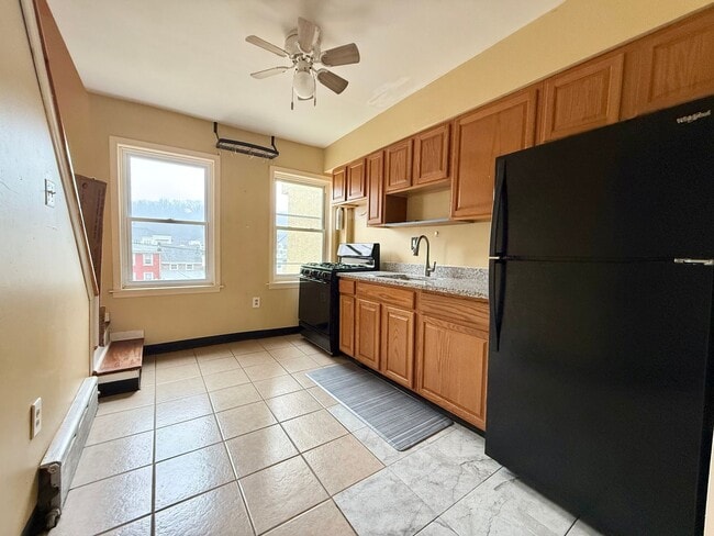 Building Photo - Charming 2-Bedroom Home in the Heart of Co...