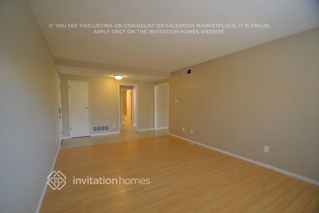 Building Photo - 1410 E Abila St