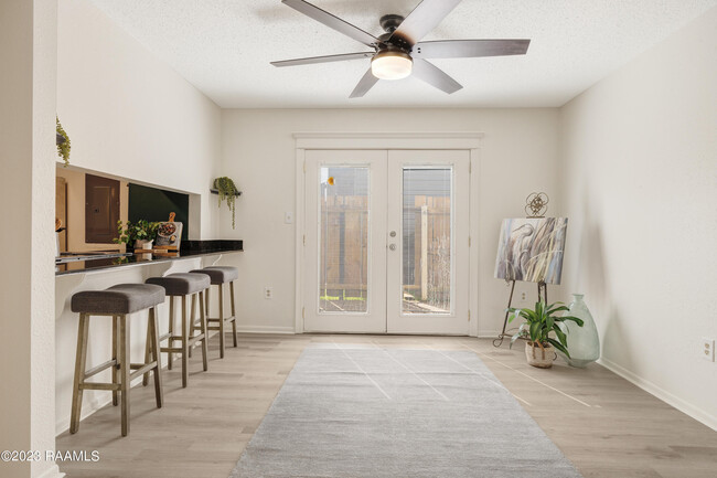 Foto del edificio - 110 W Bayou Pkwy