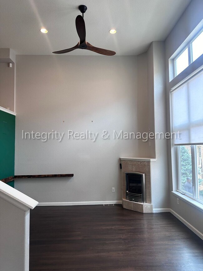 Foto del edificio - 4 Bed/4 Bath, 2,553 Sqft -1259 N Washingto...