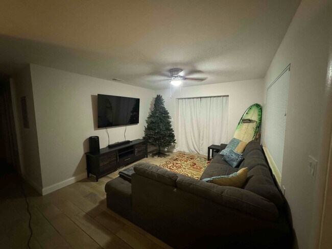 Foto del edificio - 2111 Warwick Rd