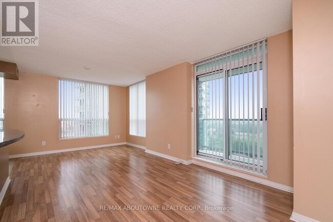 Building Photo - 4850 Glen Erin Dr
