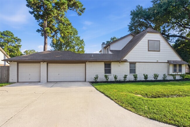 Building Photo - 13903 Charlynn Oaks Dr
