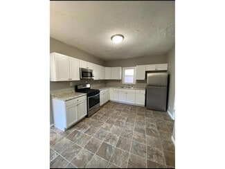 Building Photo - 505 Beaumont St E