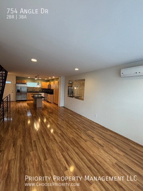 Building Photo - 754 Angle Dr