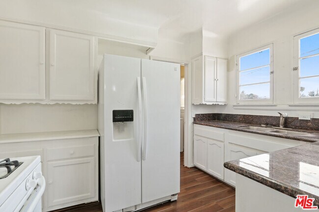 Building Photo - 3301 Stocker St