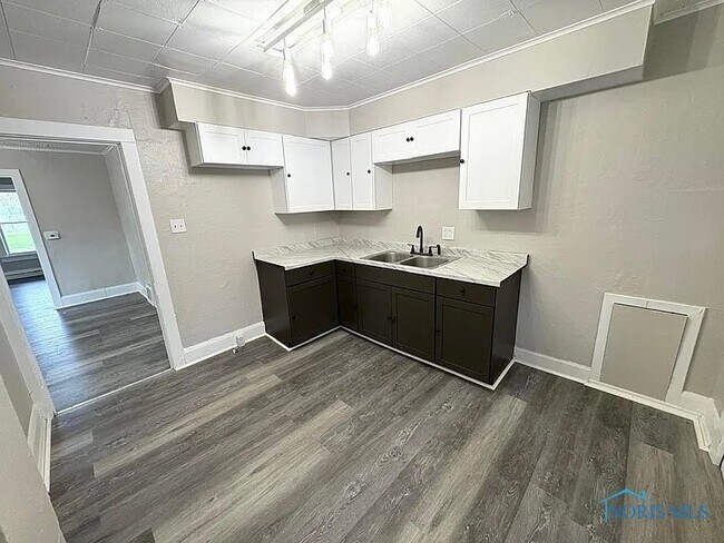 Building Photo - 1723 Stahlwood Ave