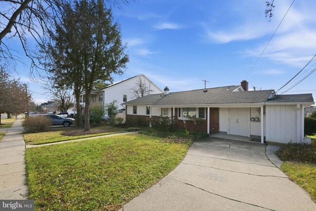 Building Photo - 1721 University Blvd W